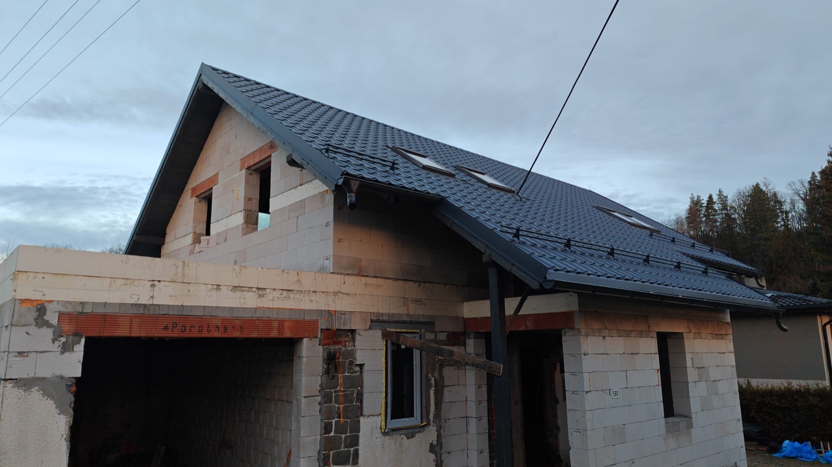 Tentýž dům s novou nástavbou a novou střechou